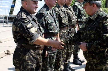 9 вересня 2011, 7:56 Переглядів:   Військовим не подобається, що цивільні носять їх форму, фото pn
