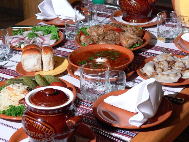 Українська кухня є пам'яткою нашого народу, яку можна порівняти з культурою і традиціями країни